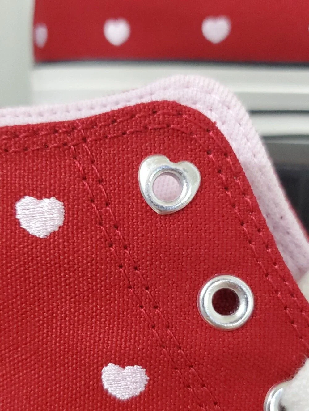 Converse Chuck Taylor High Top Sneakers Red Pink Hearts NIB Kid Size 6 EU 38.5